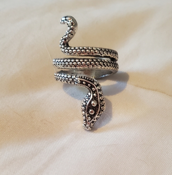 Silver Toned Snake Reptile Cocktail Statement Ring Intricate Details Size 7 - Picture 4 of 4